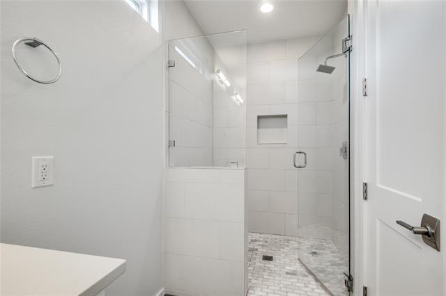 Building Photo - 5923 Hudson St