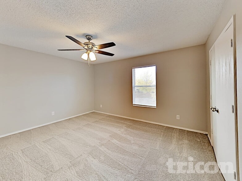 Building Photo - 1688 Wildrose Dr