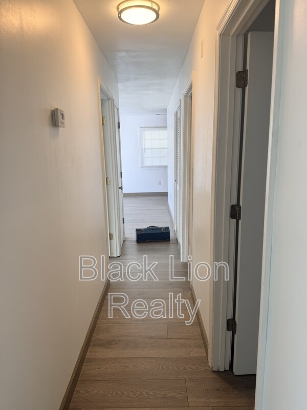 Building Photo - 930 Quash St