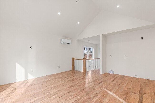 Building Photo - 3114 Parade Rd