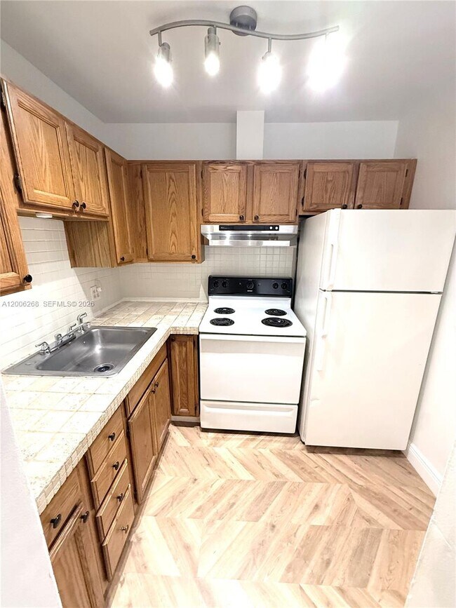 Building Photo - 721 SW 13th Ave