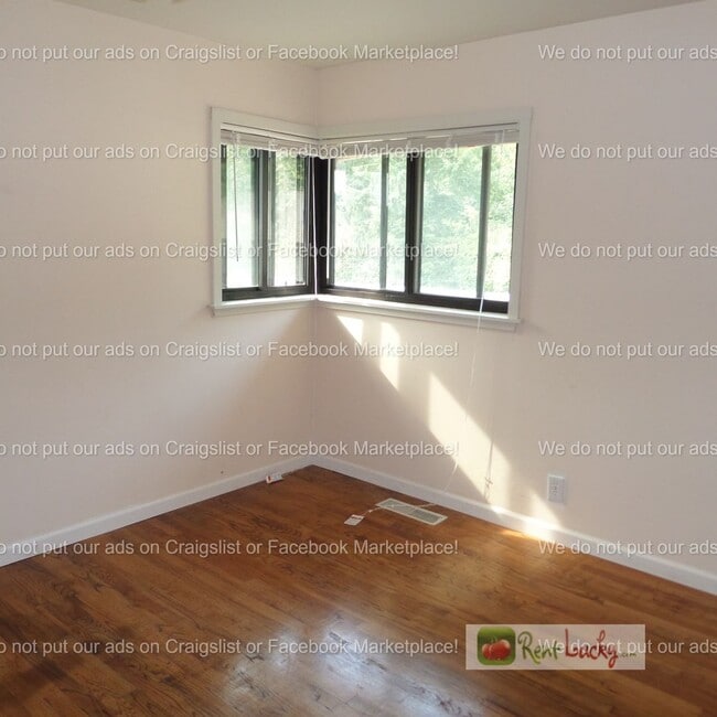 Building Photo - Cool & HUGE 5-Bedroom Home in Des Moines with Large Detached Shop/Garage!!