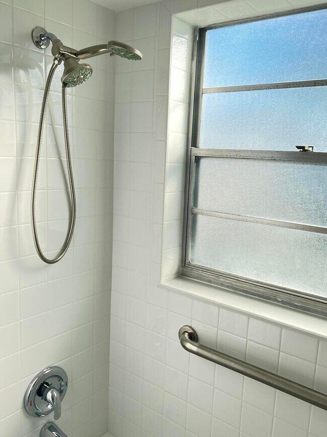 Building Photo - 162 Camden G