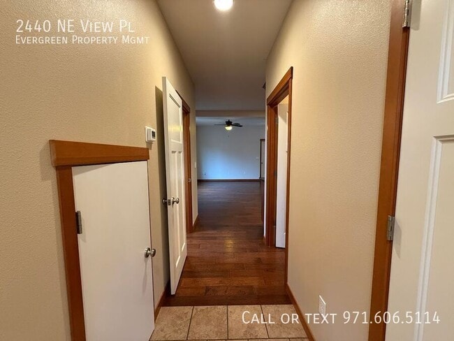 Building Photo - 2440 NE View Pl