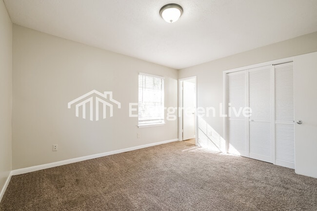 Building Photo - 8929 Ashwood Dr