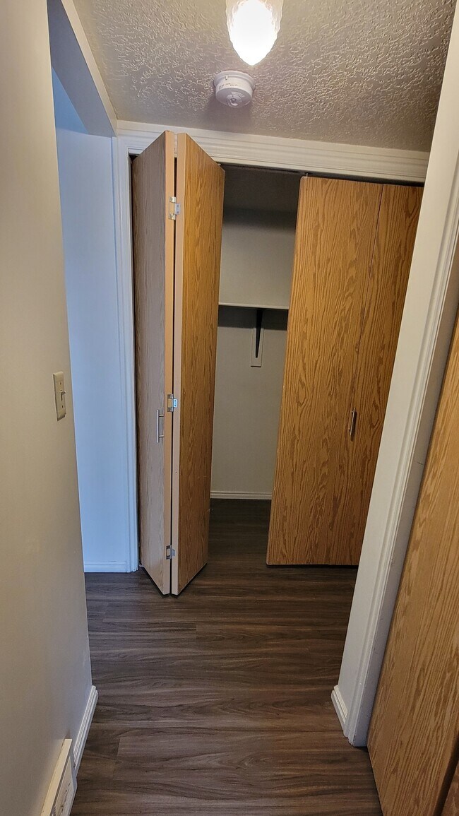 Building Photo - 190 W 700 N