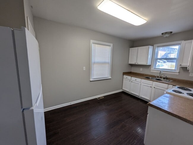 Building Photo - Pretty on Penfield - 3 Bedroom, 1 Bath Cha...