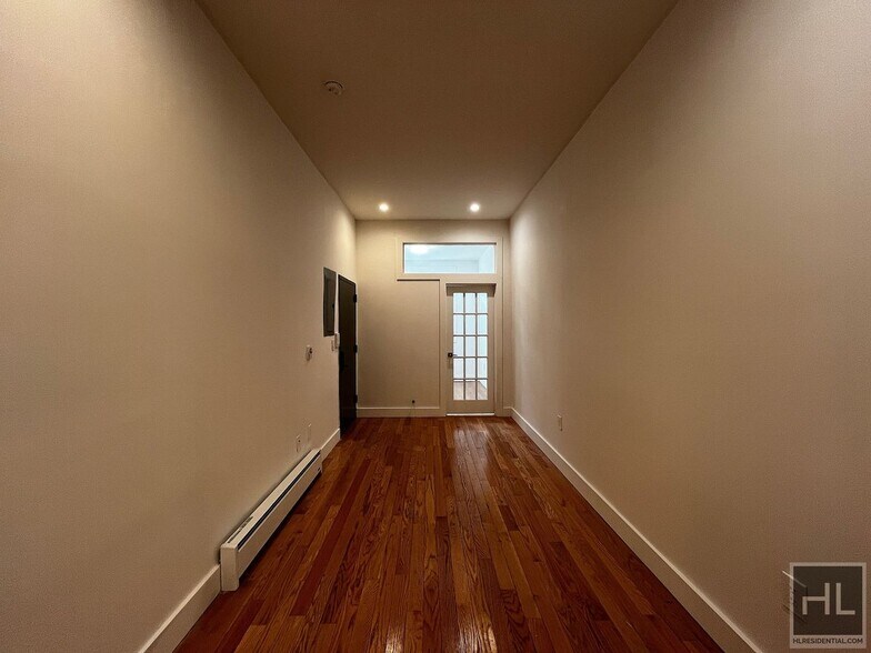 Building Photo - NO FEE / SUMMERFIELD STREET / Spacious 3-Bed 1-Bath / Bushwick and Ridgewood Border