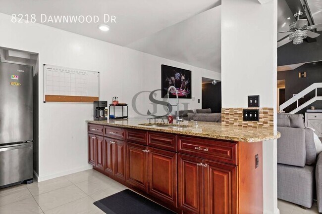 Building Photo - 8218 Dawnwood Dr