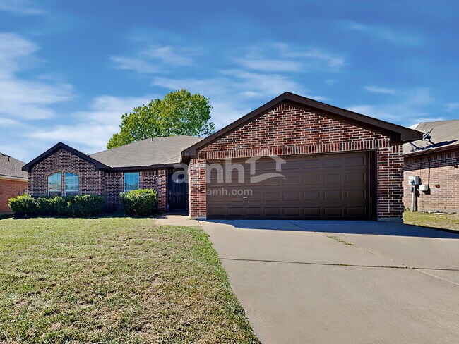 Primary Photo - 106 Logan Ln