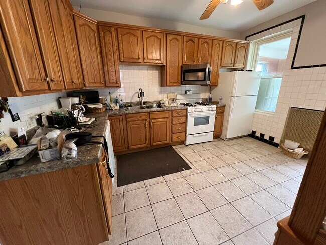 Kitchen - 4718 N Laramie Ave
