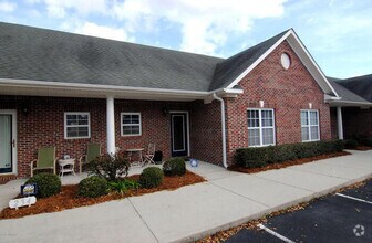 Building Photo - Independence South one level brick patio h...