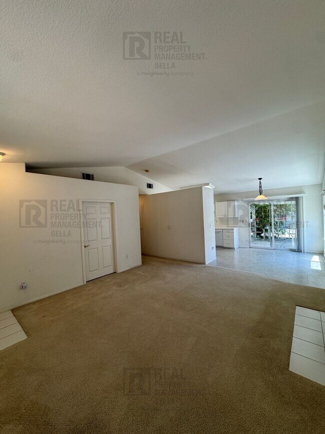 Building Photo - 1266 Euclid St