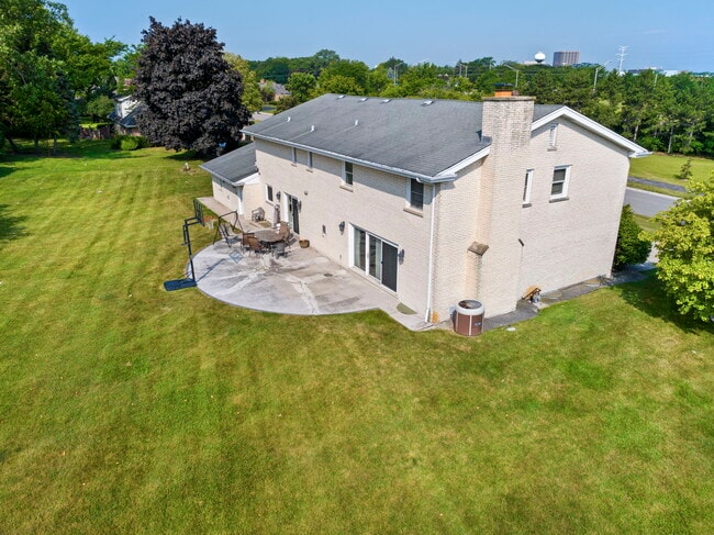 Building Photo - 16 Kingston Dr
