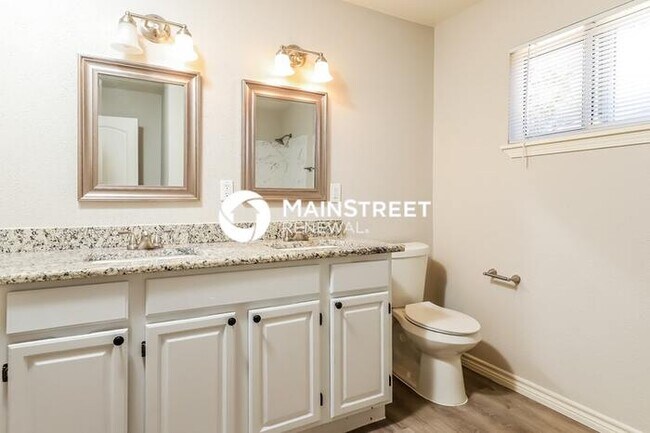 Building Photo - 4 Bedroom Pet-Friendly Home in San Antonio, TX with Main Street Renewal