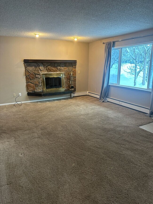 Building Photo - 4943-4945 Vance Dr - SL70/30