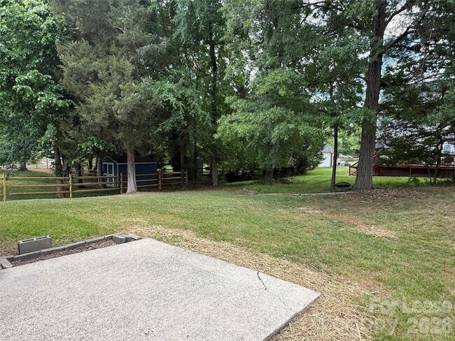 Building Photo - 10411 Hellebore Rd