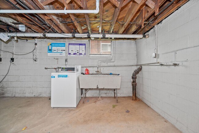 Building Photo - 632 Maple Dr