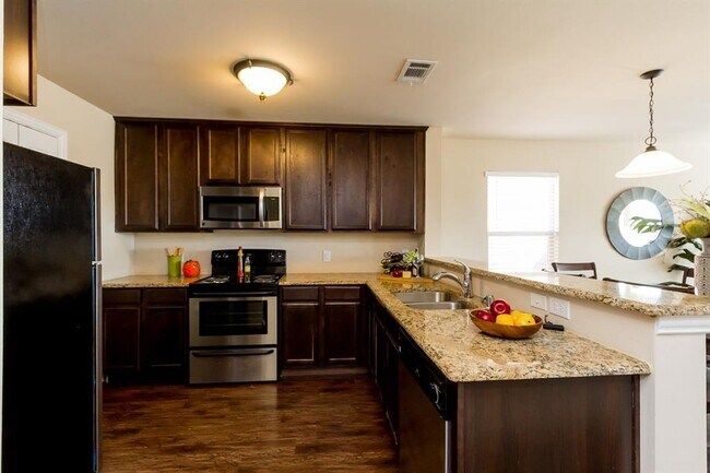 Building Photo - 1208 Bayfield Dr