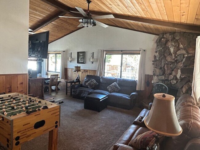 Building Photo - Moonridge 2 Bedroom/2 Baths