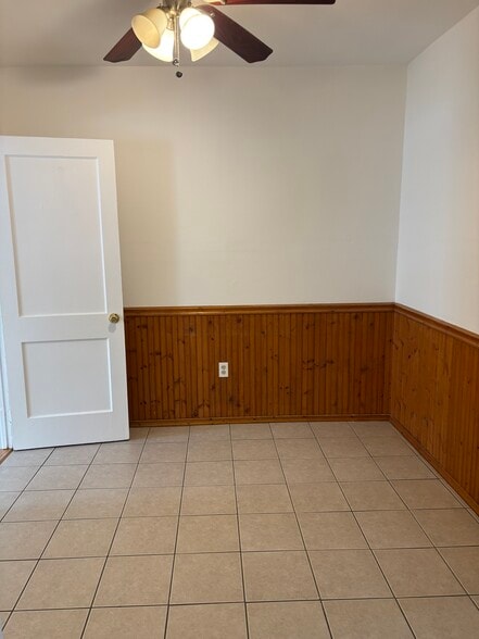 Dining area-bonus room - 240 Sommerville Pl