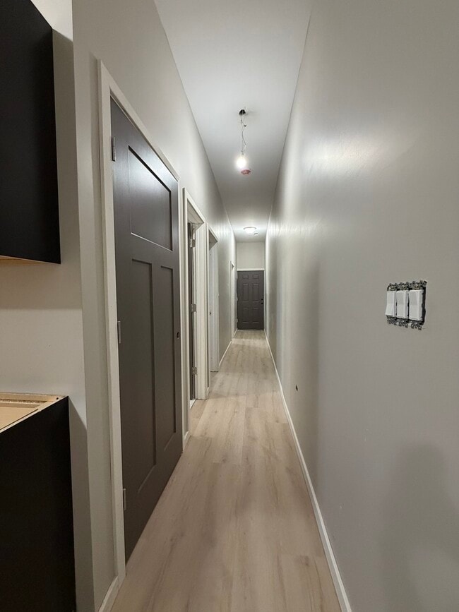 Building Photo - 24 N Pulaski Rd