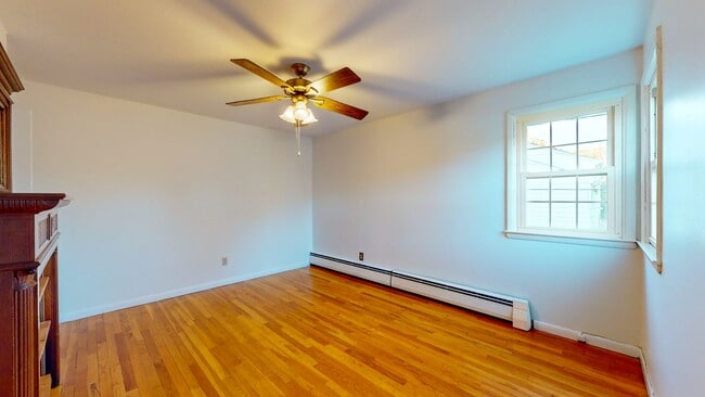 Building Photo - 3 Bedroom Split Level in Woodbridge