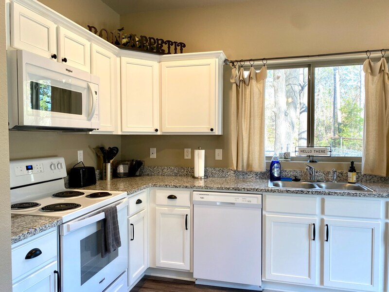 Building Photo - 798 Madison St