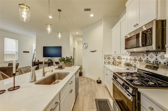 Building Photo - 27279 Lombard Wood Dr