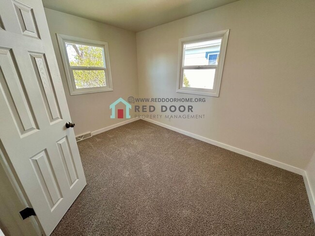 Building Photo - 5-bedroom, 2-bathroom house offers the perfect blend of comfort and functionality