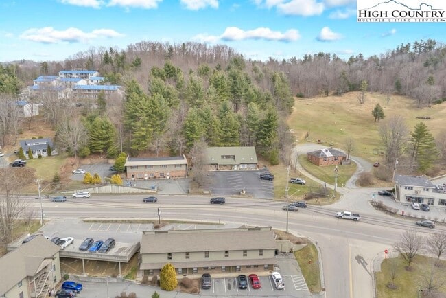 Building Photo - 483 NC-105 Extension