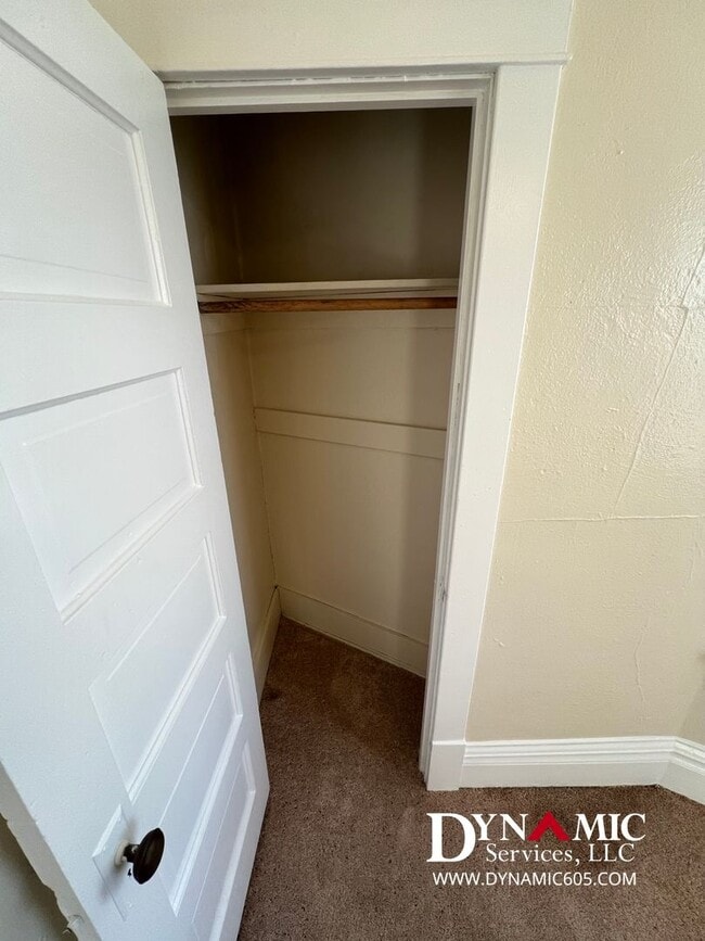 Building Photo - 3 Bedroom, 1 Bathroom Single Family House Downtown