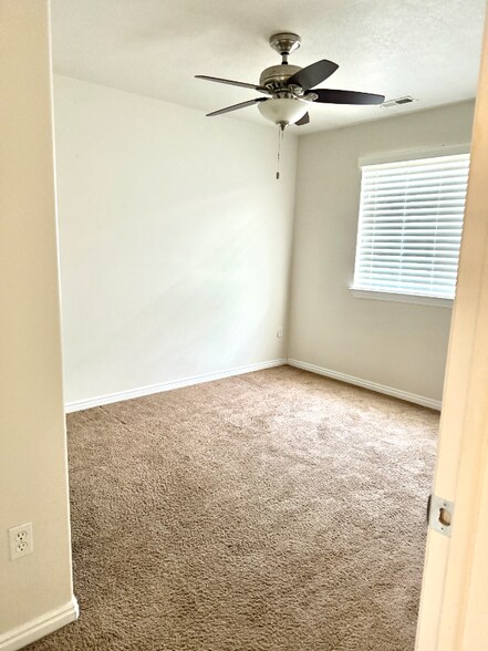 Building Photo - 1295 S 1410 E