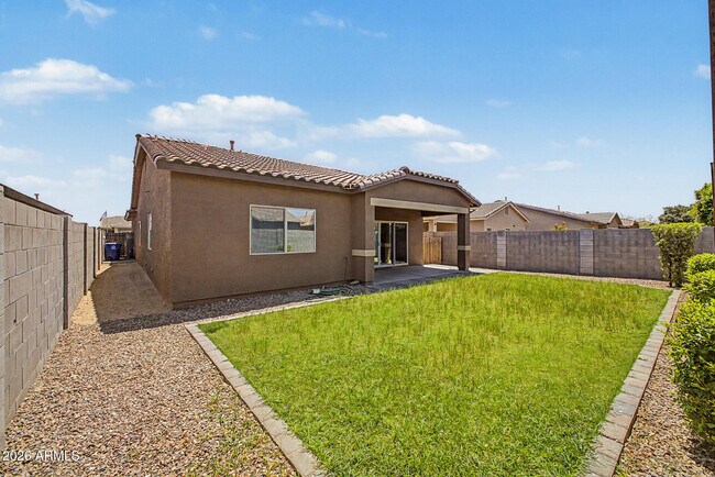 Building Photo - 1360 W Joshua Tree Ave