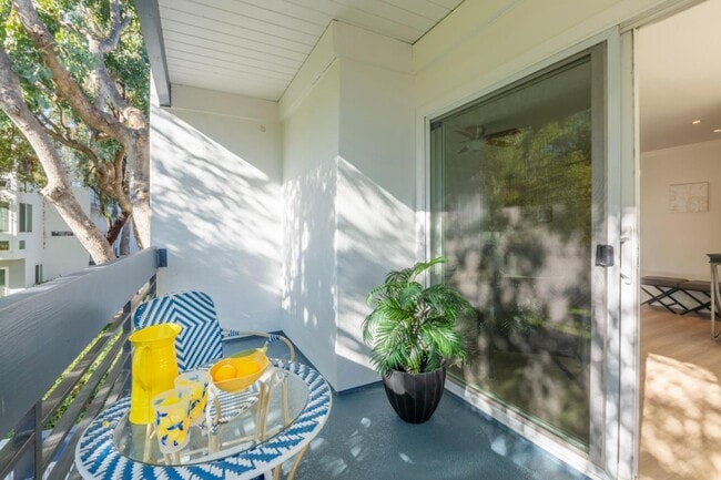 Building Photo - 1025 Shell Blvd