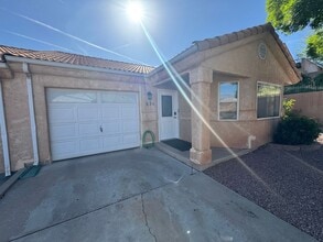 Building Photo - Fully Furnished Desert Dream Townhome! SHORT TERM LEASE OPTION