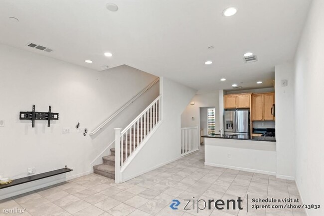 Primary Photo - 3 br, 3 bath Condo - 311 Flinder Place, Sa...