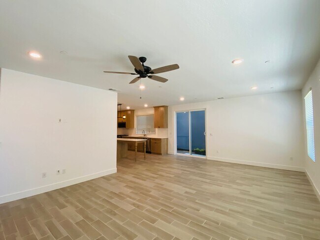 Building Photo - $2,295 + $100 Solar, Copper Ave. & Willow,...