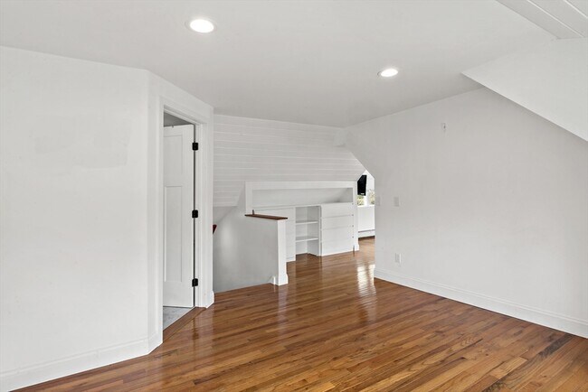 Building Photo - 539 Maple Ave