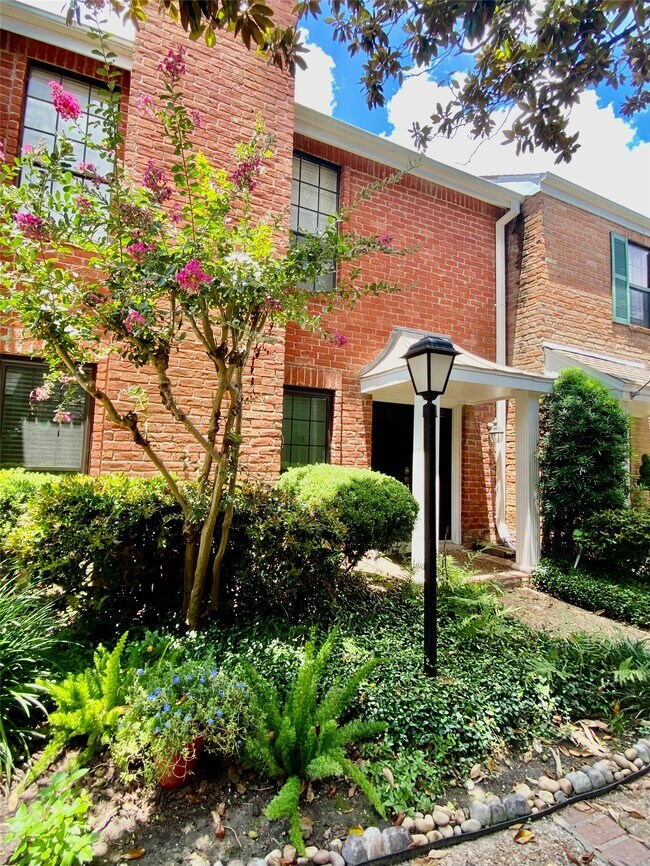 Building Photo - 752 Augusta Dr
