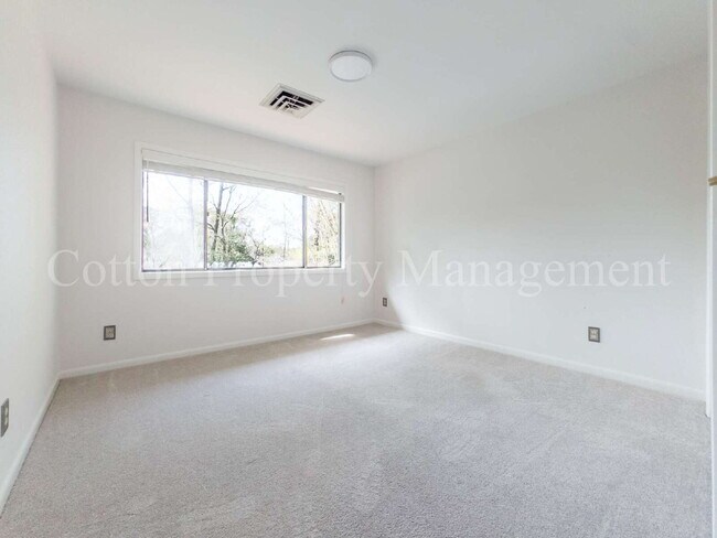 Building Photo - 202 Crooked Creek Rd