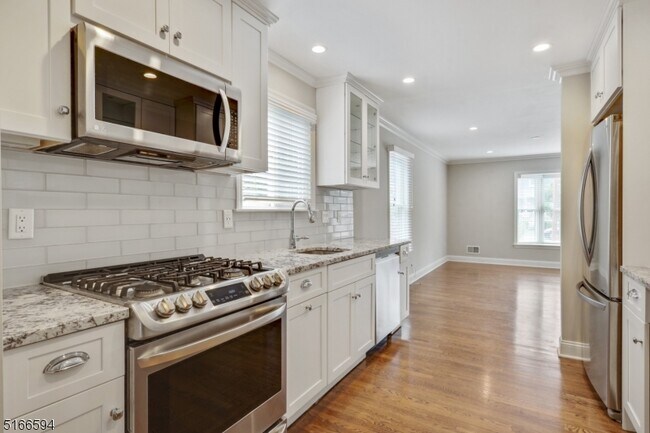 Building Photo - 23 Ruthven Pl
