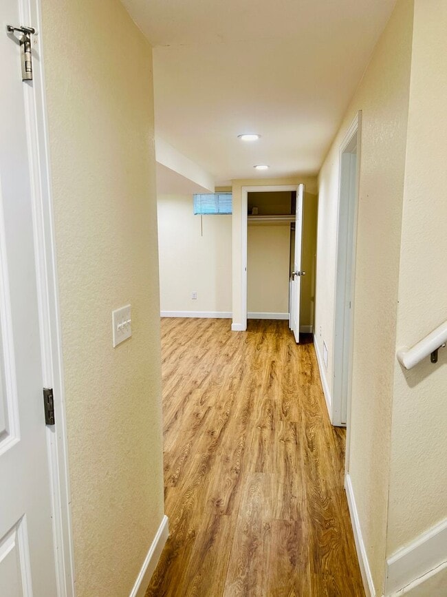 Building Photo - 3 Bed-1 Bathroom Available in Anshutz Medical Center Area - Duplex lower unit