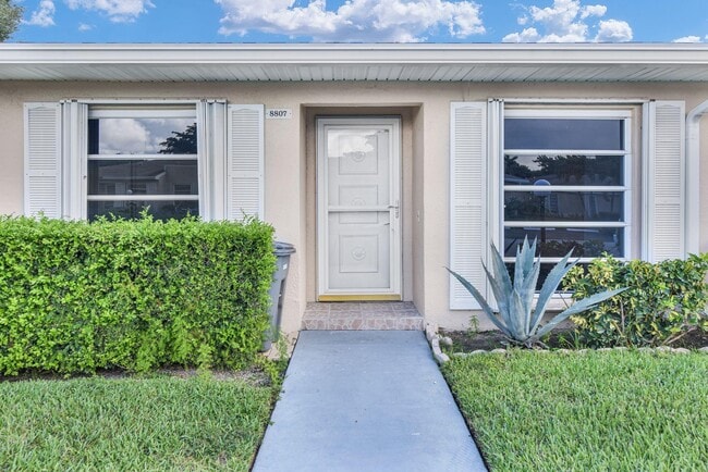 Building Photo - 8807 Bella Vista Dr