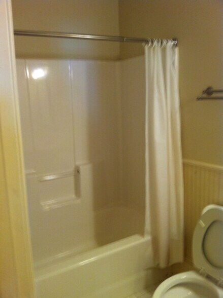 Building Photo - 206 11th St