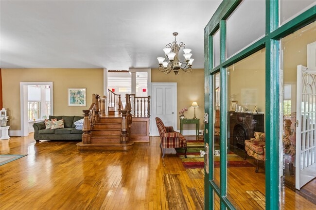 Building Photo - 2927 Bernardo De Galvez Ave