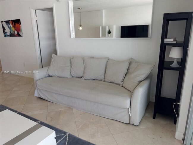 Building Photo - 345 Ocean Dr