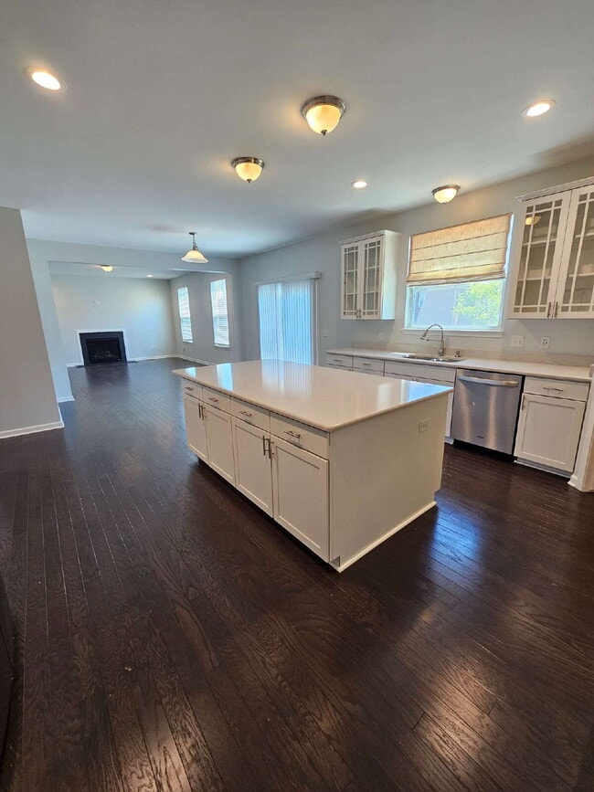 Building Photo - 4 Bed, 2.5 Bath with Granite Kitchen, Large Island, Luxury Master Suite, Full Basement, Huge Outd...