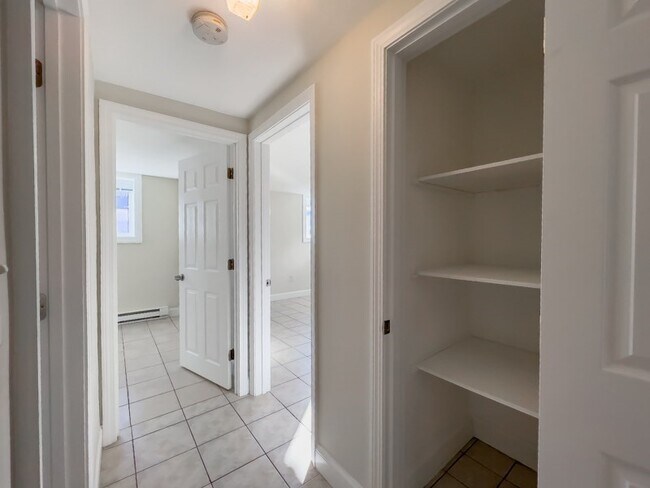 Building Photo - 592 American Legion Hwy