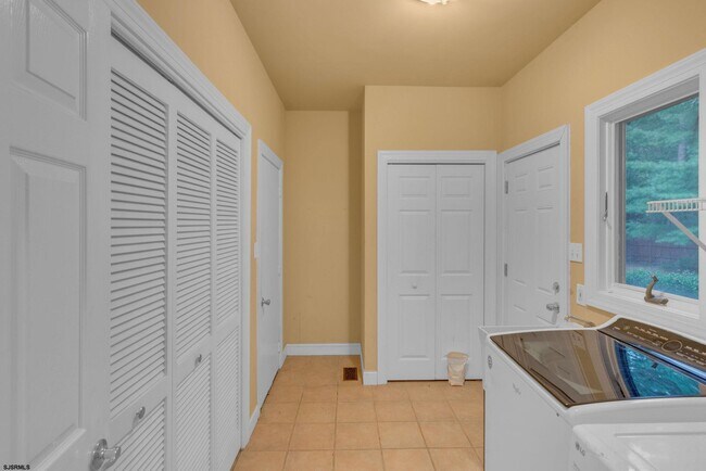 Building Photo - 209 Shady Knoll Ln